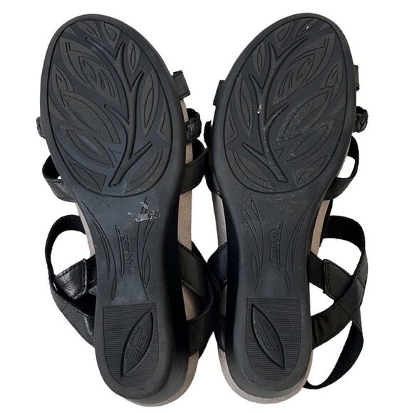 EUC Earth Brand Leather Low Wedge Sandals - Picture 7 of 7